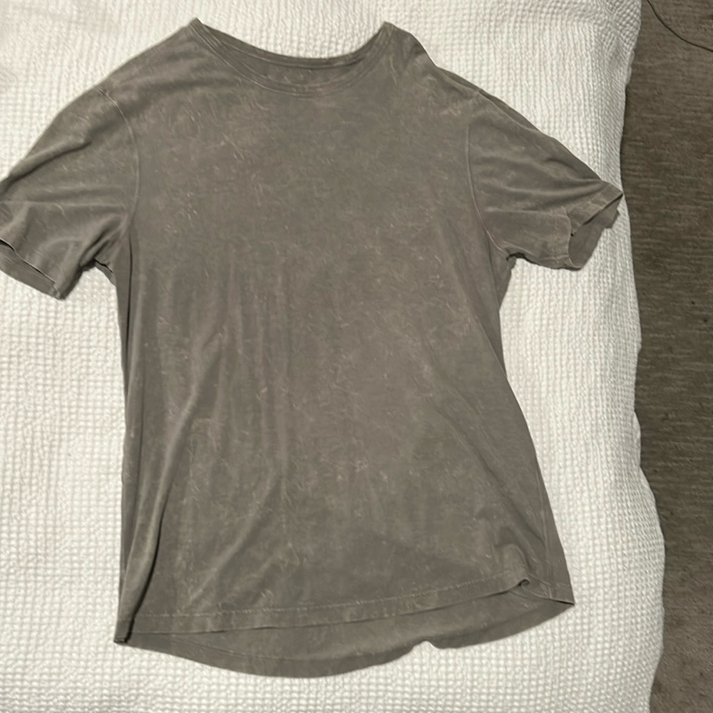 Lulu Lemon Men’s T-Shirt Size M Tan light Tie Dye